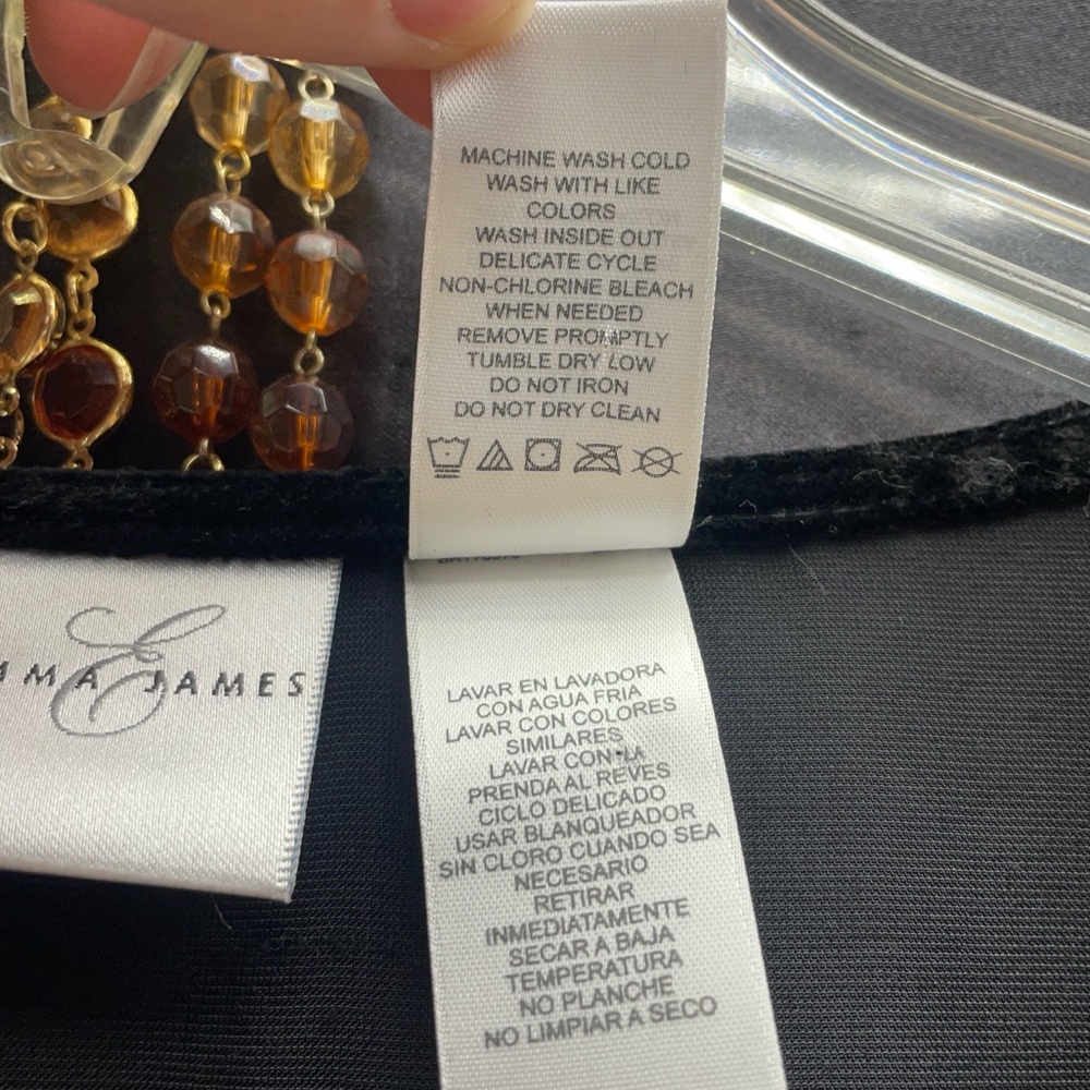 NWT Emma James Black Velvet Notched Neckline Top with Beaded Sequin Accent,Sz 16 - Picture 4 of 6